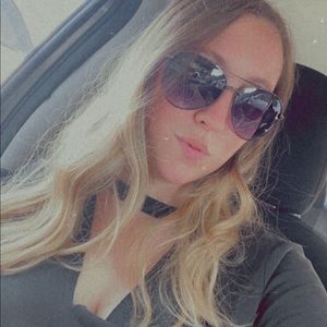 Meet your Posher, Olivia